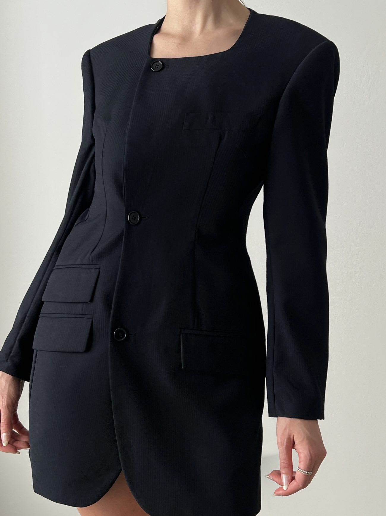SCULPTURAL BLAZER