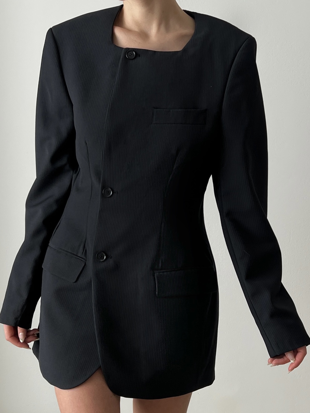 SCULPTURAL BLAZER