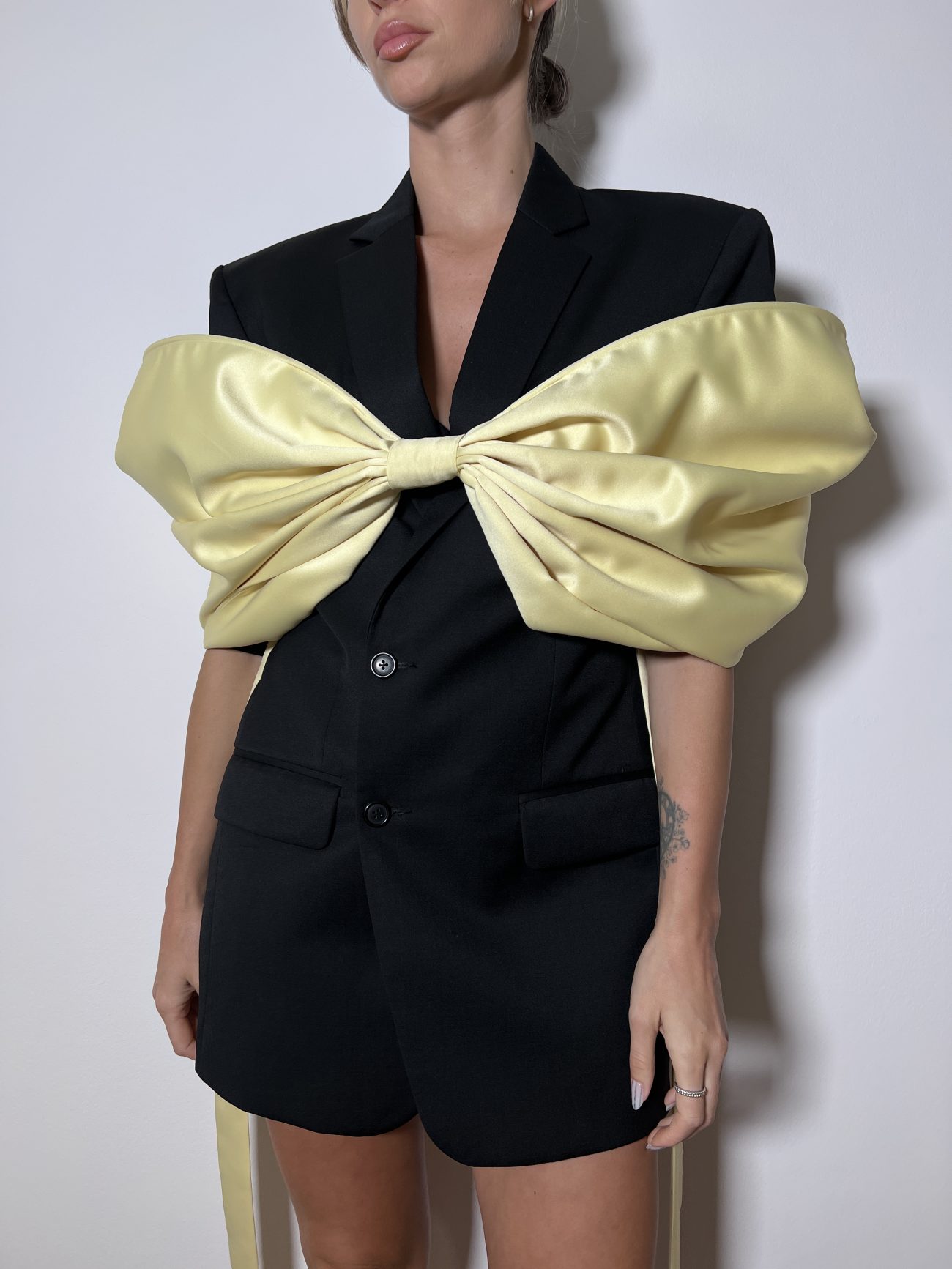BOW BLAZER GOLD